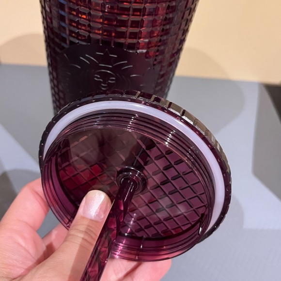 Starbucks 2020 holiday plum flat grid tumbler 24oz - Picture 5 of 8
